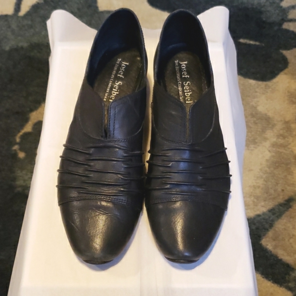 Josef Seibel Ruched front Leather Booties  10.5/41